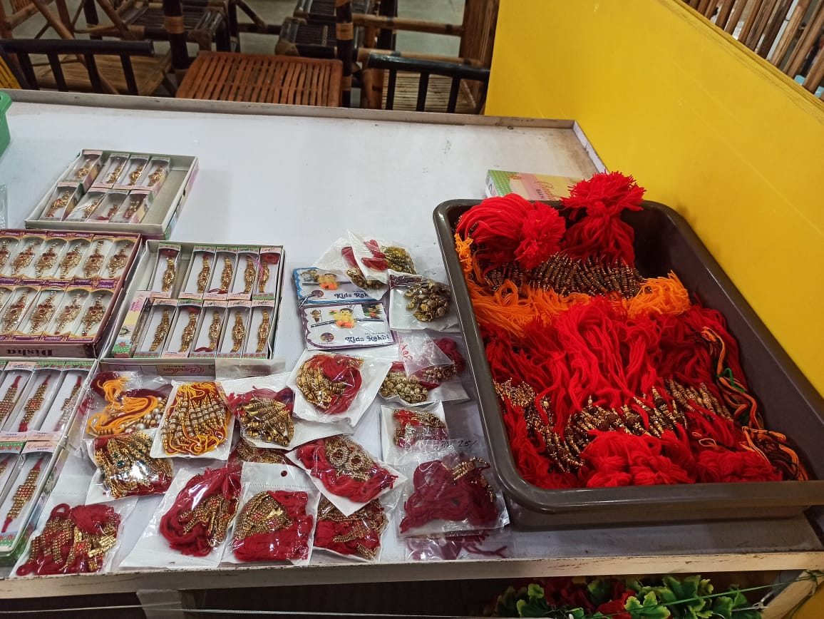 सी-मार्ट में सस्ती दरों पर तिरंगा के अलावा रक्षाबंधन के लिए राखी एवं मिठाईयां उपलब्ध सी-मार्ट में सस्ती दरों पर तिरंगा के अलावा रक्षाबंधन के लिए राखी एवं मिठाईयां उपलब्ध
