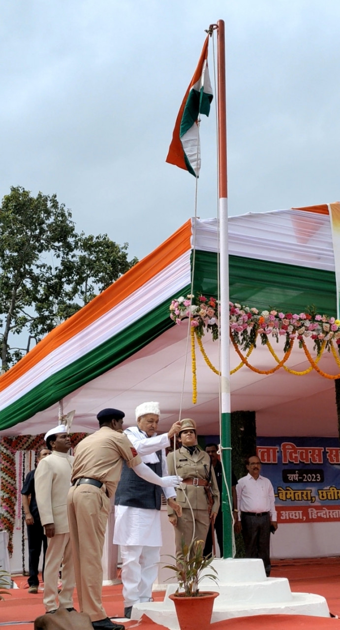 पंचायत एवं ग्रामीण विकास मंत्री रविंद्र चौबे ने किया ध्वजारोहण पंचायत एवं ग्रामीण विकास मंत्री रविंद्र चौबे ने किया ध्वजारोहण