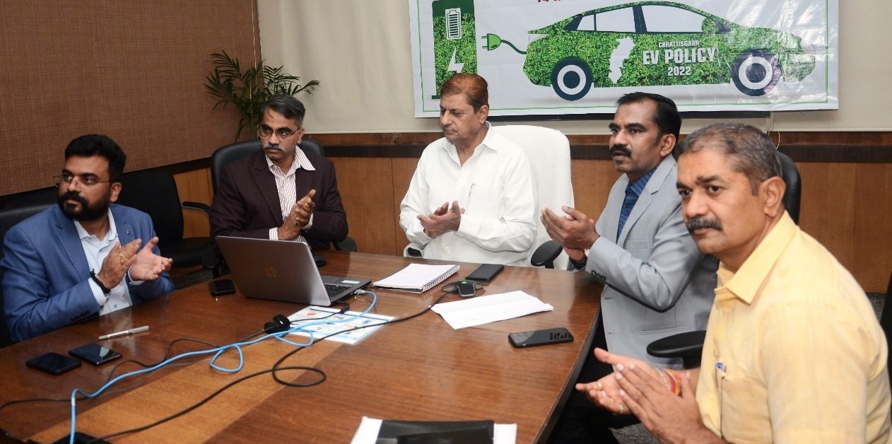 इलेक्ट्रिक वाहनों के प्रति दिनों-दिन बढ़ रहा रूझान इलेक्ट्रिक वाहनों के प्रति दिनों-दिन बढ़ रहा रूझान