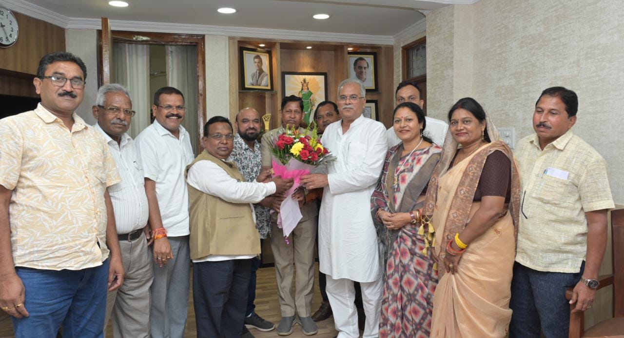 मुख्यमंत्री से जिला साहू संघ दुर्ग के पदाधिकारियों ने की सौजन्य मुलाकात मुख्यमंत्री से जिला साहू संघ दुर्ग के पदाधिकारियों ने की सौजन्य मुलाकात