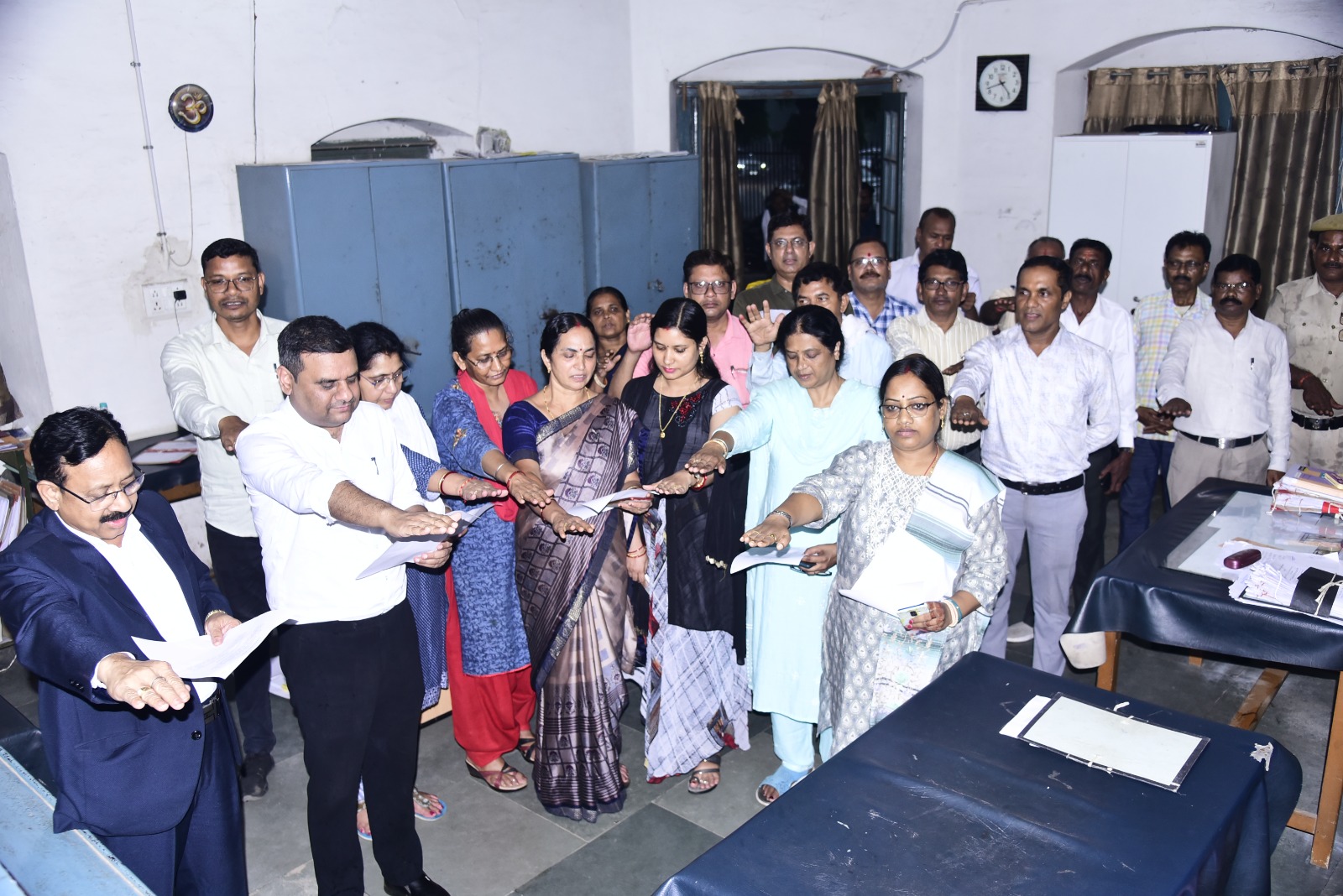 सद्भावना दिवस पर अधिकारियों एवं कर्मचारियों ने ली शपथ सद्भावना दिवस पर अधिकारियों एवं कर्मचारियों ने ली शपथ