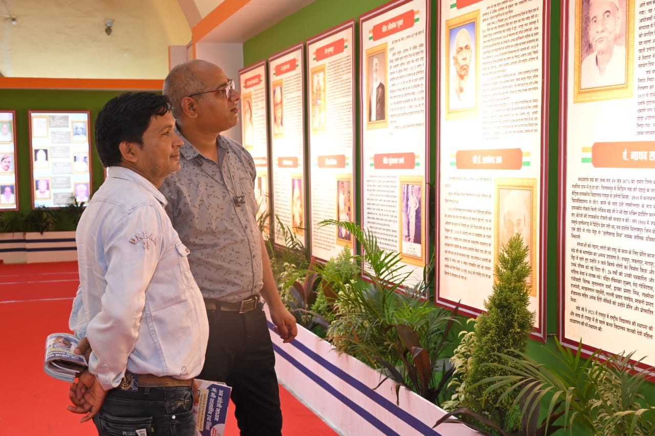 प्रदर्शनी में छत्तीसगढ़ से जुड़ी रोचक जानकारी लोगो को कर रही आकर्षित प्रदर्शनी में छत्तीसगढ़ से जुड़ी रोचक जानकारी लोगो को कर रही आकर्षित