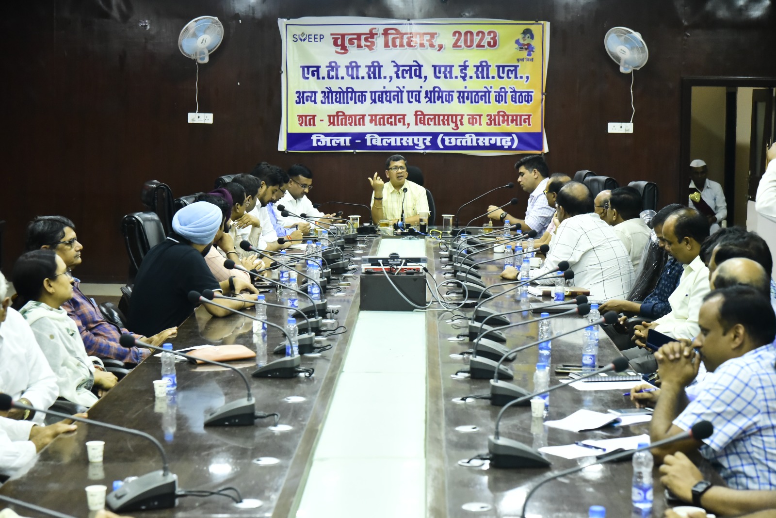 मजबूत लोकतंत्र के लिए मतदान अत्यंत महत्वपूर्ण : कलेक्टर मजबूत लोकतंत्र के लिए मतदान अत्यंत महत्वपूर्ण : कलेक्टर