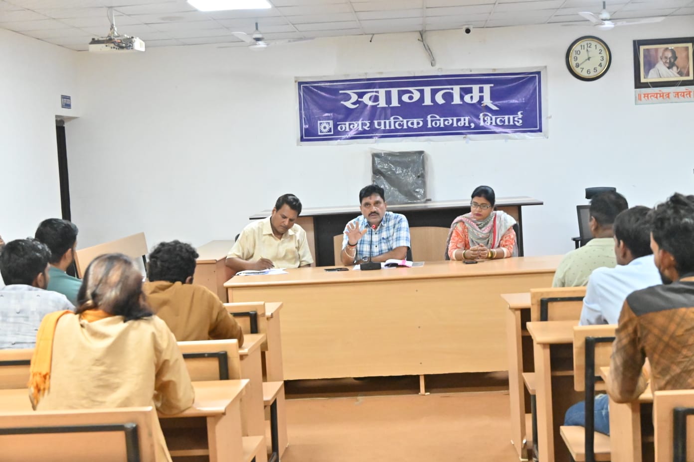 निगम क्षेत्र के मवेशियों की होगी एनिमल टैगिंग निगम क्षेत्र के मवेशियों की होगी एनिमल टैगिंग