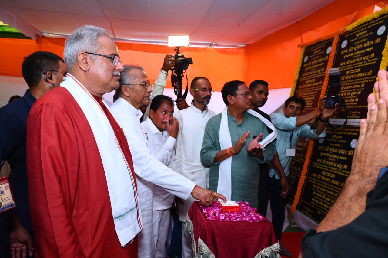 मुख्यमंत्री ने कुम्हारी में किया 55 करोड़ 33 लाख के विकास कार्यों का लोकार्पण एवं भूमिपूजन मुख्यमंत्री ने कुम्हारी में किया 55 करोड़ 33 लाख के विकास कार्यों का लोकार्पण एवं भूमिपूजन