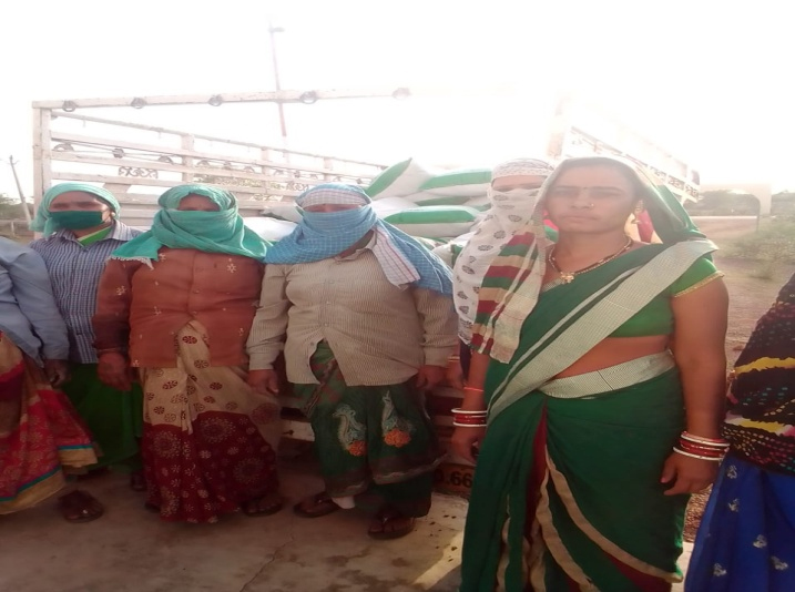 गोधन न्याय योजना से जय सतनाम स्व सहायता समूह की महिलाओं को मिल रहा अतिरिक्त आय गोधन न्याय योजना से जय सतनाम स्व सहायता समूह की महिलाओं को मिल रहा अतिरिक्त आय