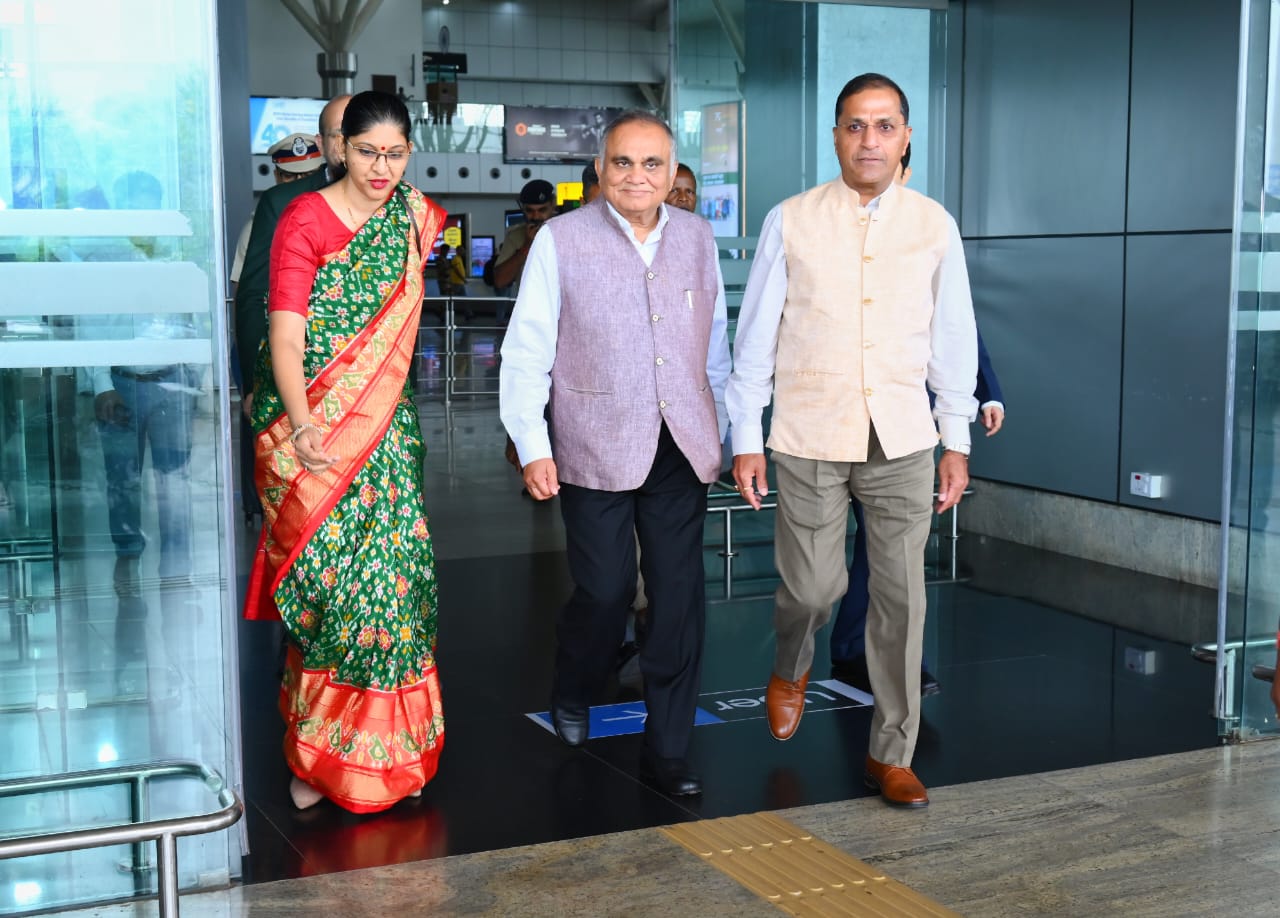 भारत निर्वाचन आयोग के अधिकारी रायपुर पहुंचे, विधानसभा निर्वाचन की तैयारियों की करेंगे समीक्षा भारत निर्वाचन आयोग के अधिकारी रायपुर पहुंचे, विधानसभा निर्वाचन की तैयारियों की करेंगे समीक्षा