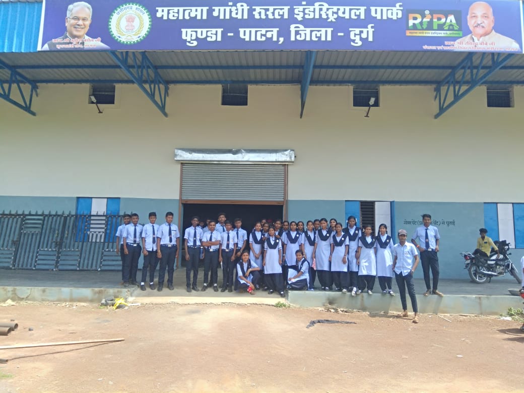 स्कूली विद्यार्थियों को नवाचार व उद्यमशीलता से जोड़ने के लिए फुंडा और सांकरा रीपा केन्द्र का कराया भ्रमण स्कूली विद्यार्थियों को नवाचार व उद्यमशीलता से जोड़ने के लिए फुंडा और सांकरा रीपा केन्द्र का कराया भ्रमण