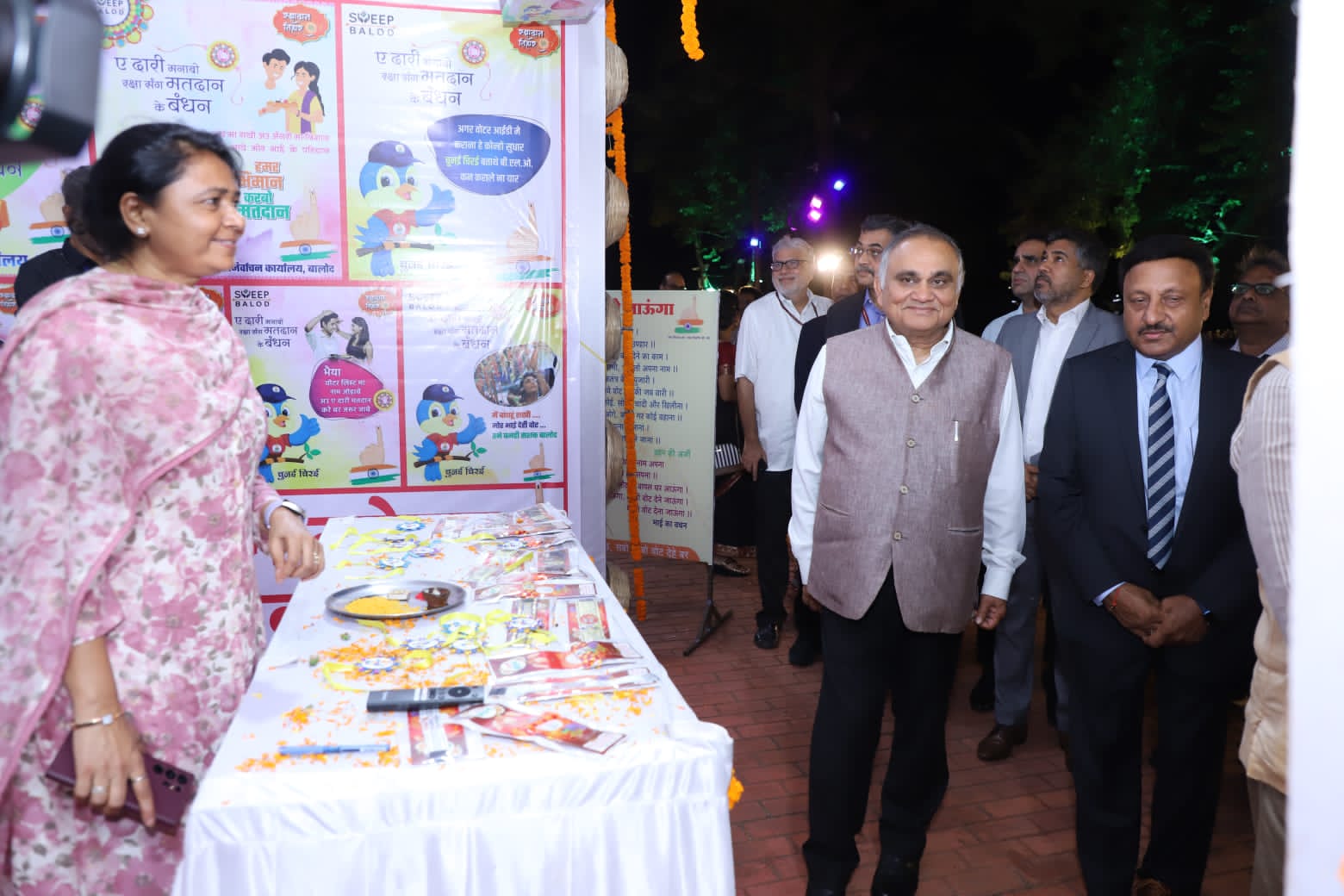 रायपुर में मतदाता जागरूकता कार्यक्रम अंतर्गत विभिन्न जिलों द्वारा लगाई गई है प्रदर्शनी रायपुर में मतदाता जागरूकता कार्यक्रम अंतर्गत विभिन्न जिलों द्वारा लगाई गई है प्रदर्शनी