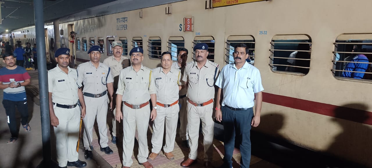 दुर्ग जिले के संदिग्ध स्थानों में भी लगातार अवैध शराब के नियंत्रण हेतु छानबीन कर रहा आबकारी विभाग दुर्ग जिले के संदिग्ध स्थानों में भी लगातार अवैध शराब के नियंत्रण हेतु छानबीन कर रहा आबकारी विभाग