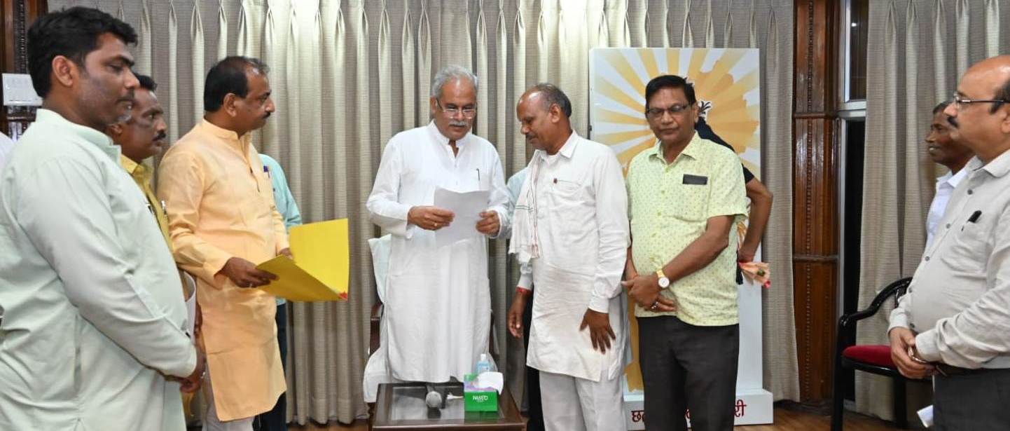 मुख्यमंत्री से मदरसा बोर्ड अध्यक्ष ने की मुलाकात मुख्यमंत्री से मदरसा बोर्ड अध्यक्ष ने की मुलाकात