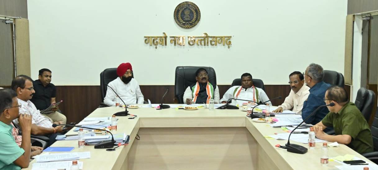 मंत्री अमरजीत भगत ने की विभागीय कार्यों की समीक्षा मंत्री अमरजीत भगत ने की विभागीय कार्यों की समीक्षा