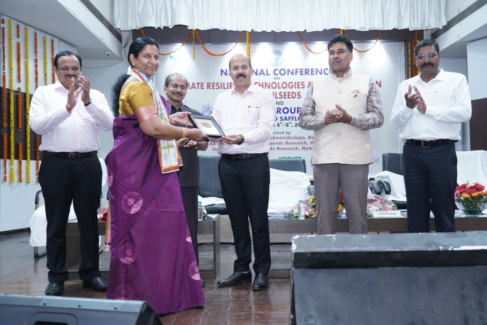 इंदिरा गांधी कृषि विश्वविद्यालय ने अलसी की 17 उन्नत किस्में विकसित कीं : डॉ. चंदेल इंदिरा गांधी कृषि विश्वविद्यालय ने अलसी की 17 उन्नत किस्में विकसित कीं : डॉ. चंदेल