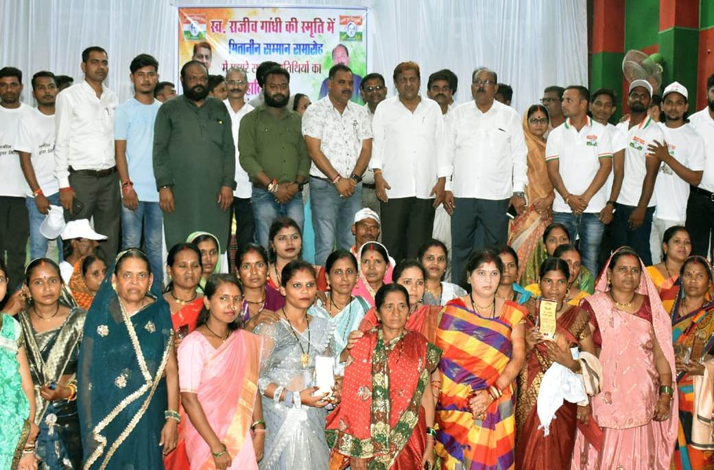 मितानिन दीदियां घर तक पहुंचकर दे रही हैं स्वास्थ्य सुविधाएं : केबिनेट मंत्री श्री अकबर मितानिन दीदियां घर तक पहुंचकर दे रही हैं स्वास्थ्य सुविधाएं : केबिनेट मंत्री श्री अकबर