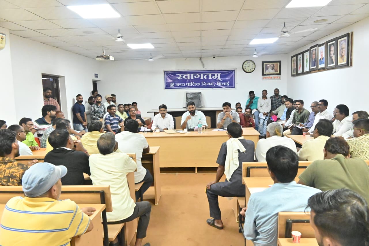 पशुपालक अपने मवेशी को सड़क पर खुला न छोड़े पशुपालक अपने मवेशी को सड़क पर खुला न छोड़े