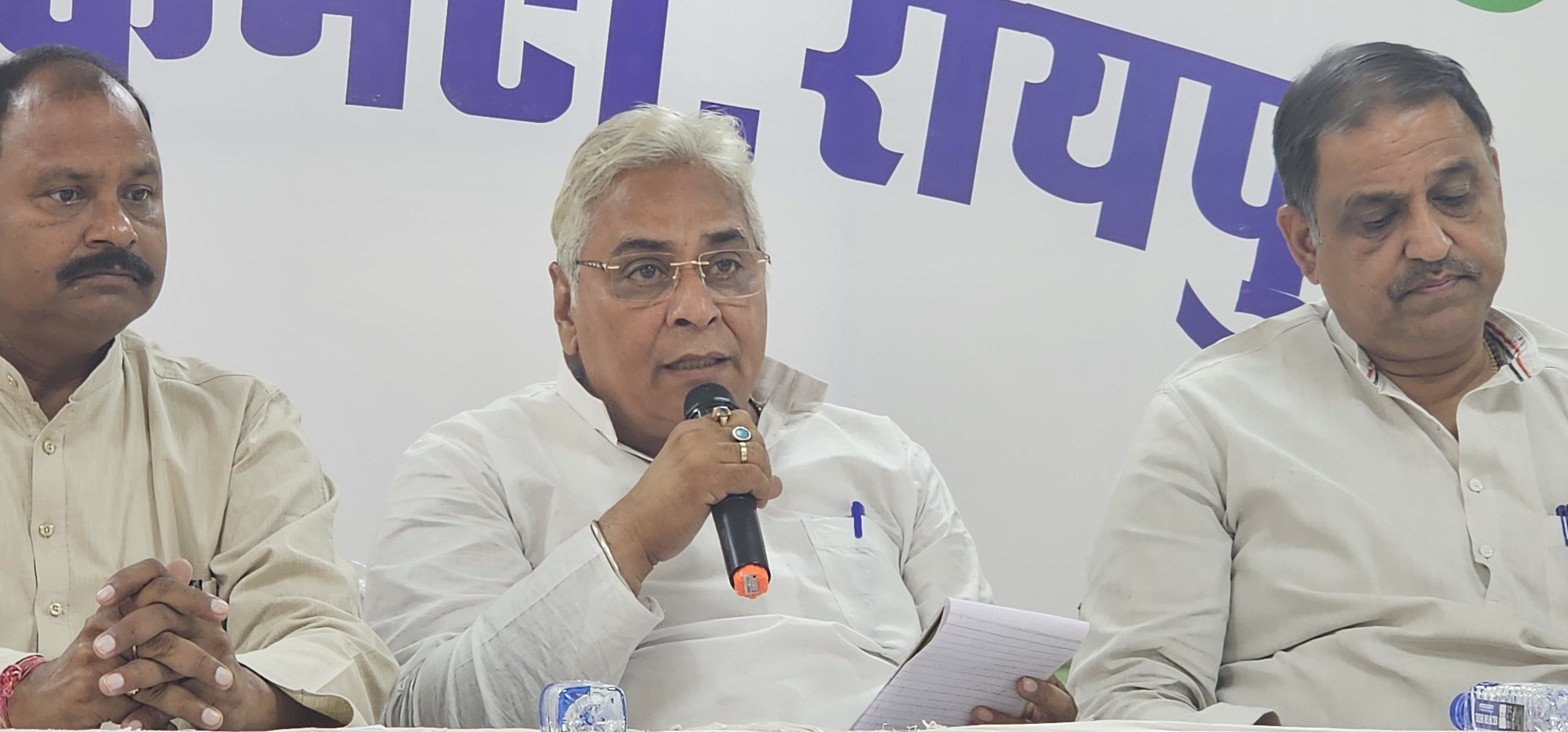 लगातार रद्द होती ट्रेनों से आमजन को हो रही परेशानी -अरुण वोरा लगातार रद्द होती ट्रेनों से आमजन को हो रही परेशानी -अरुण वोरा