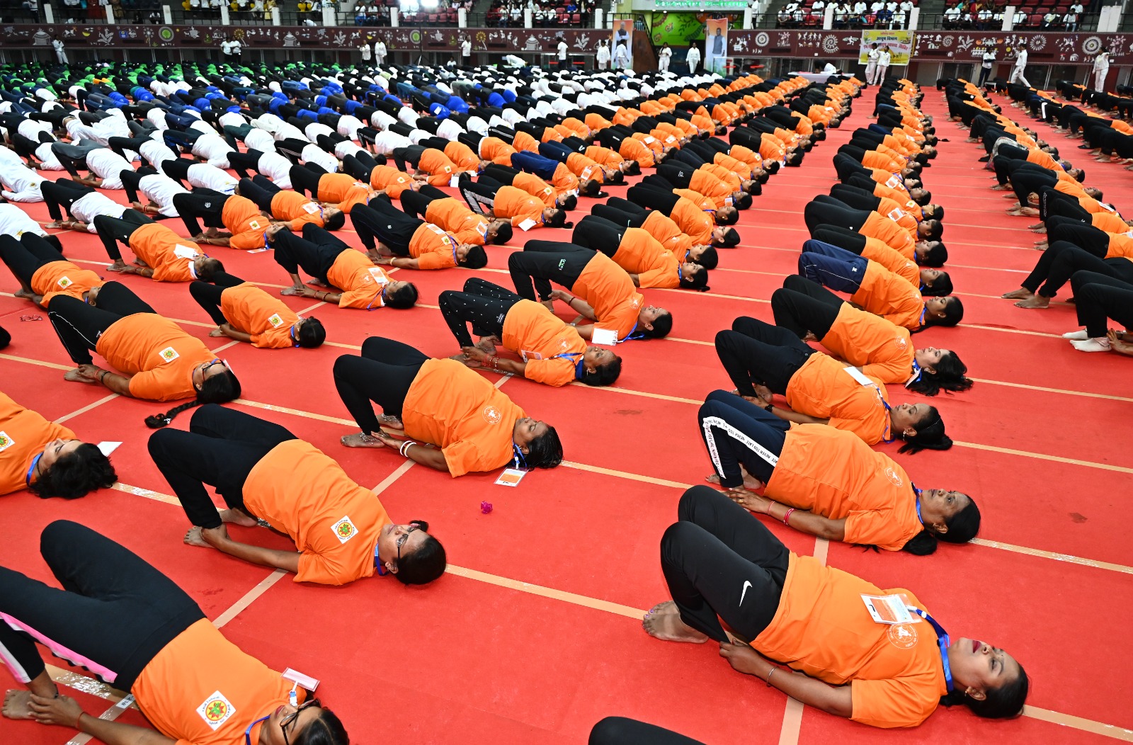 छत्तीसगढ़ ने बनाया वर्ल्ड रिकॉर्ड: राजधानी में 2000 से अधिक योग साधकों ने किया सेतुबंध आसन का प्रदर्शन छत्तीसगढ़ ने बनाया वर्ल्ड रिकॉर्ड: राजधानी में 2000 से अधिक योग साधकों ने किया सेतुबंध आसन का प्रदर्शन