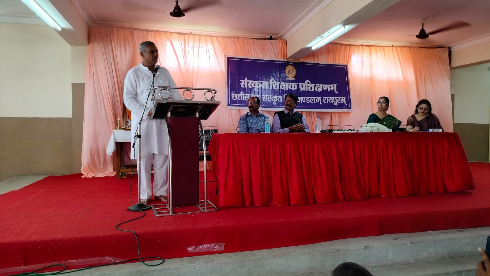 संस्कृत के ज्ञान से निखरता है व्यक्तित्व- ज्ञानेश संस्कृत के ज्ञान से निखरता है व्यक्तित्व- ज्ञानेश