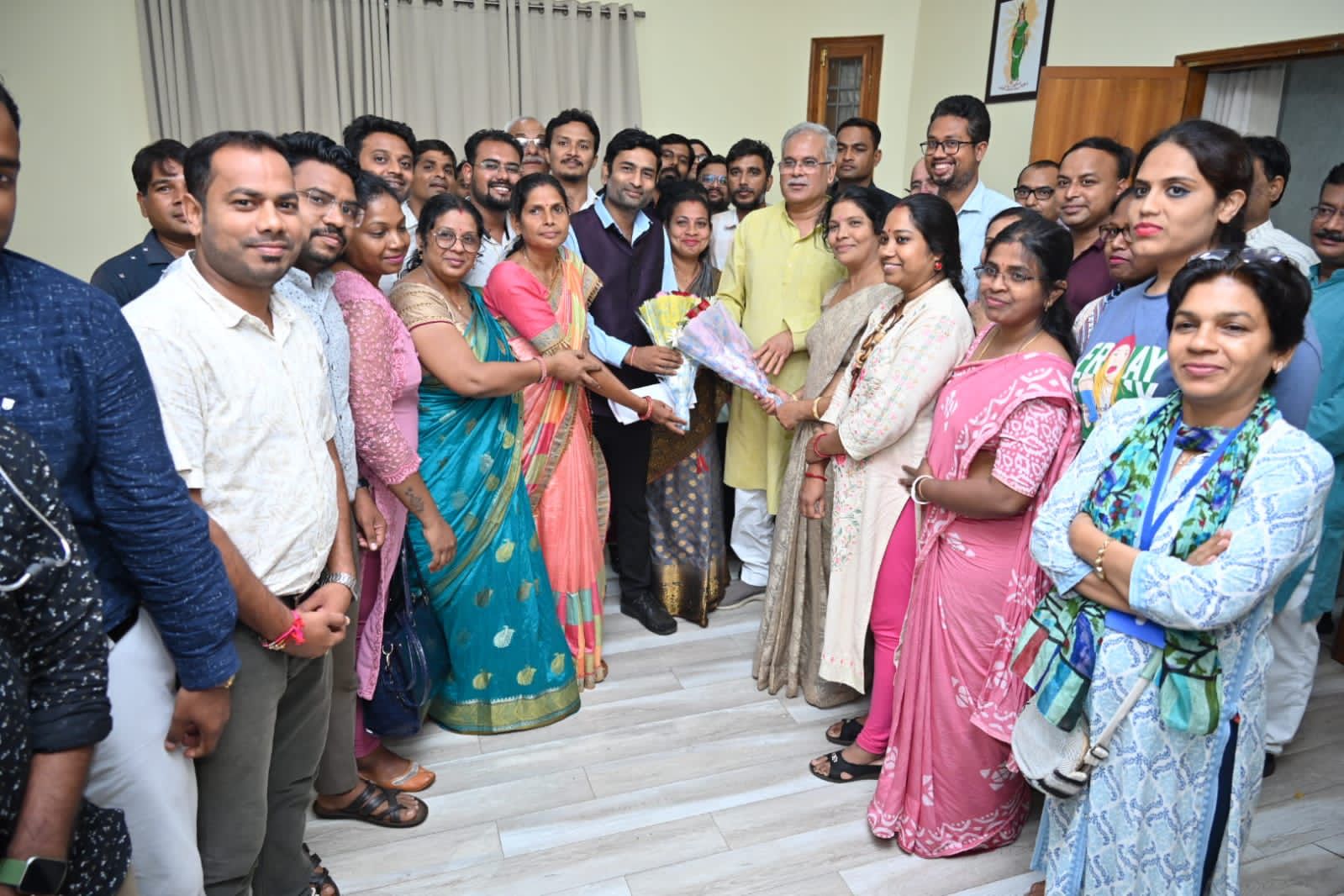 स्वास्थ्य कर्मियों का महा आंदोलन मुख्यमंत्री के प्रतिनिधि के आश्वासन के बाद स्थगित स्वास्थ्य कर्मियों का महा आंदोलन मुख्यमंत्री के प्रतिनिधि के आश्वासन के बाद स्थगित