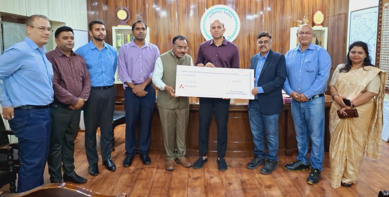 कलेक्टर को अडानी फाउंडेशन ने स्वामी आत्मानंद स्कूल खरोरा के भवन निर्माण के लिए एक करोड़ 70 लाख रूपये की राशि प्रदान की कलेक्टर को अडानी फाउंडेशन ने स्वामी आत्मानंद स्कूल खरोरा के भवन निर्माण के लिए एक करोड़ 70 लाख रूपये की राशि प्रदान की