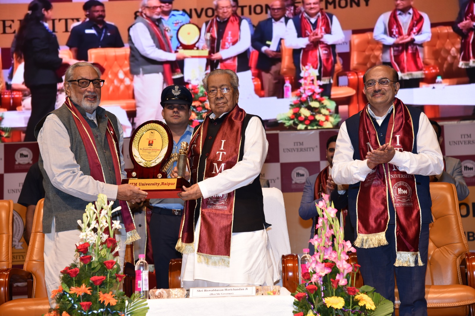 नवाचार, रचनात्मकता और आजीवन सीखने की भावना होनी चाहिए विद्यार्थियों में- विश्वभूषण हरिचंदन नवाचार, रचनात्मकता और आजीवन सीखने की भावना होनी चाहिए विद्यार्थियों में- विश्वभूषण हरिचंदन