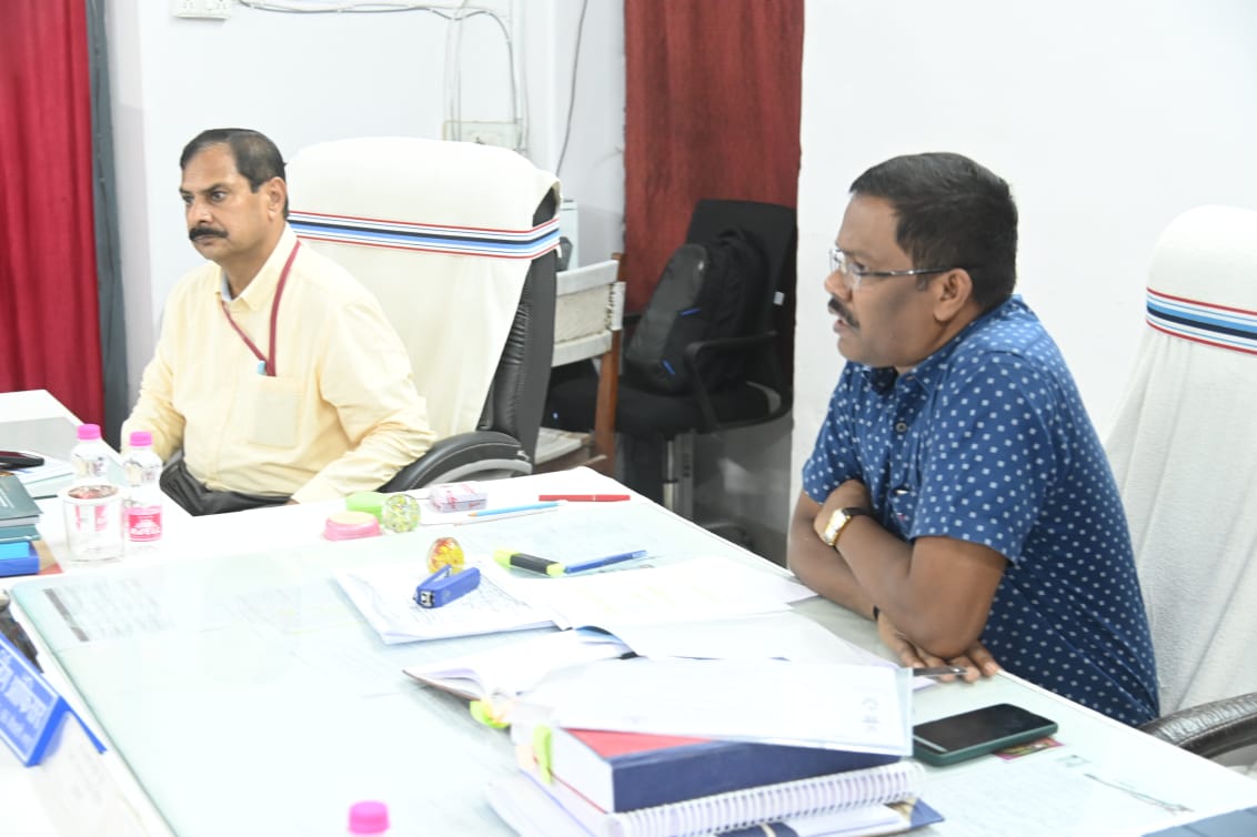 दुर्ग जिले के प्रेक्षक ने ली राजनैतिक दलों और अभ्यर्थियों की बैठक दुर्ग जिले के प्रेक्षक ने ली राजनैतिक दलों और अभ्यर्थियों की बैठक