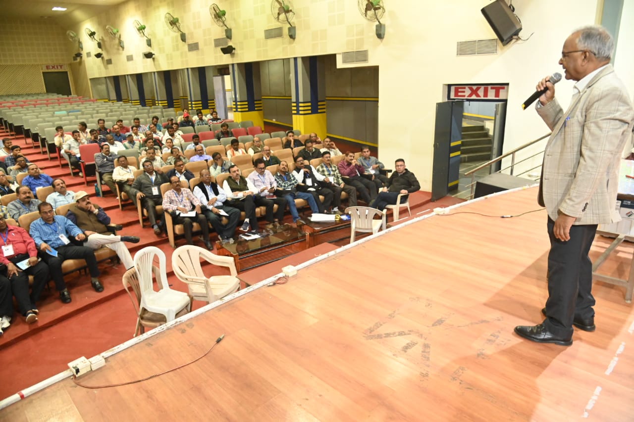 अधिकारियों को मतगणना एवं सीलिंग कार्य के लिए दिया गया प्रशिक्षण अधिकारियों को मतगणना एवं सीलिंग कार्य के लिए दिया गया प्रशिक्षण