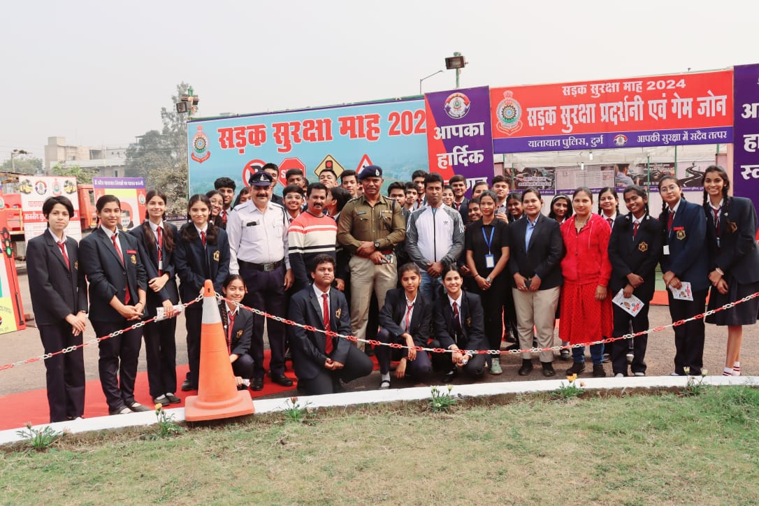 सडक सुरक्षा माह : छात्र-छात्राओं को यातायात प्रदर्शनी का किया अवलोकन सडक सुरक्षा माह : छात्र-छात्राओं को यातायात प्रदर्शनी का किया अवलोकन