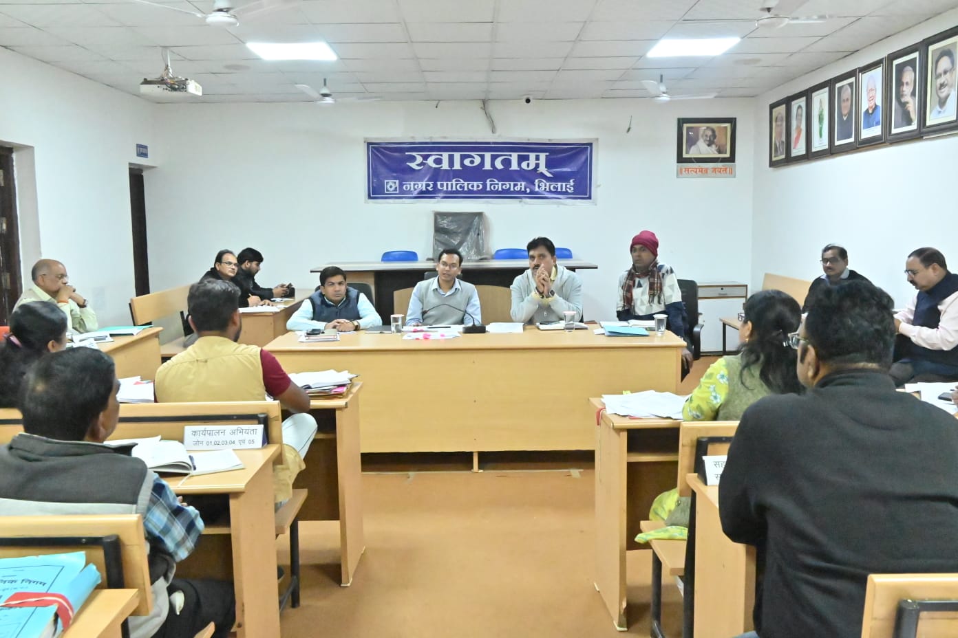 जोन अधिकारी फिल्ड विजीट कर करें समस्या का निराकरण व आगामी ग्रीष्म कि प्रारंभिक तैयारी- आयुक्त ध्रुव जोन अधिकारी फिल्ड विजीट कर करें समस्या का निराकरण व आगामी ग्रीष्म कि प्रारंभिक तैयारी- आयुक्त ध्रुव