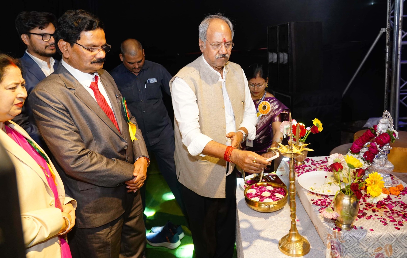 बच्चों में देशभक्ति की भावना जगाना गुरूजनों का दायित्व: शिक्षा मंत्री श्री अग्रवाल बच्चों में देशभक्ति की भावना जगाना गुरूजनों का दायित्व: शिक्षा मंत्री श्री अग्रवाल