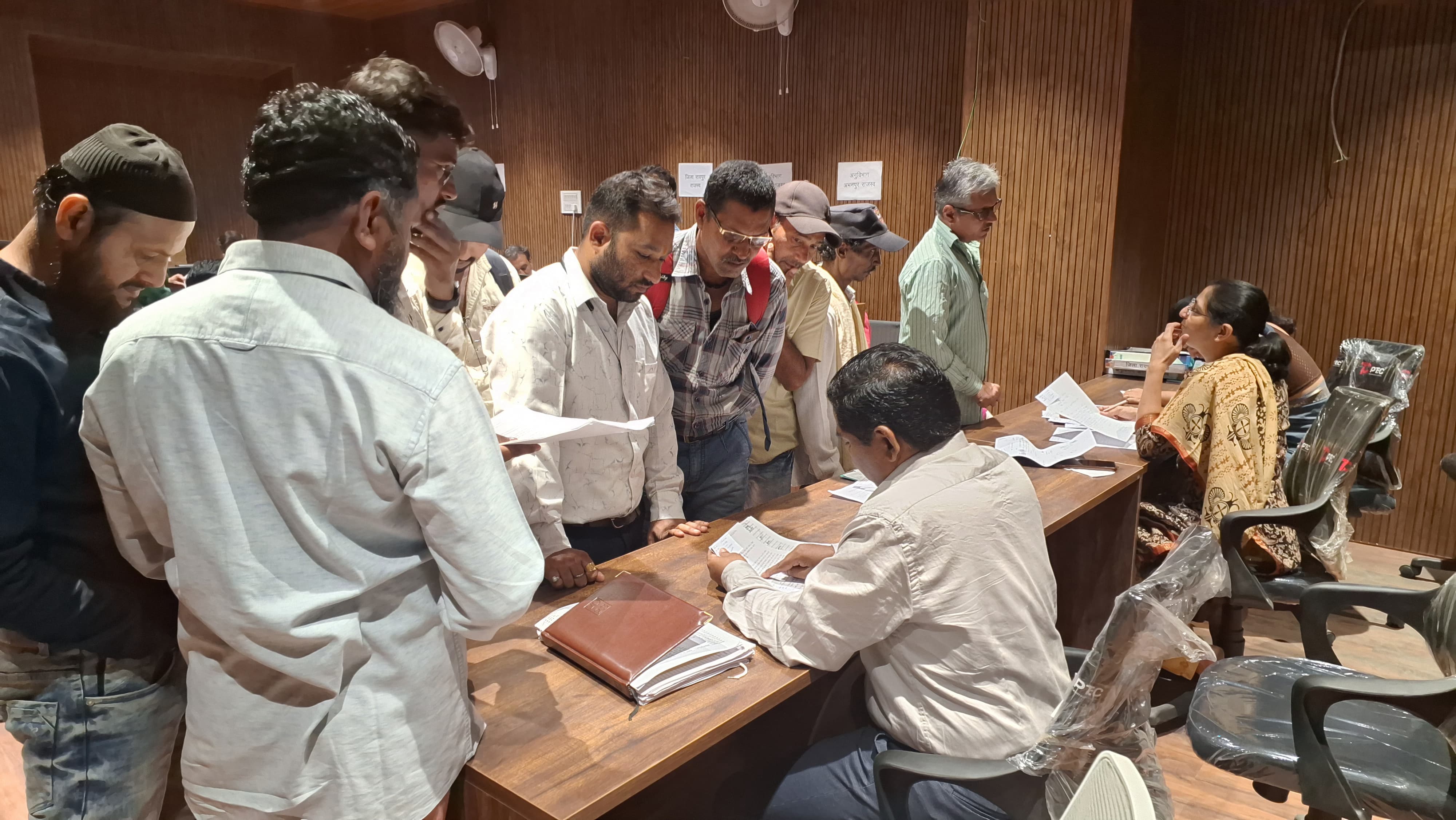 कलेक्टर डॉ गौरव सिंह के मार्गदर्शन में हुआ जनचौपाल का आयोजन* कलेक्टर डॉ गौरव सिंह के मार्गदर्शन में हुआ जनचौपाल का आयोजन*