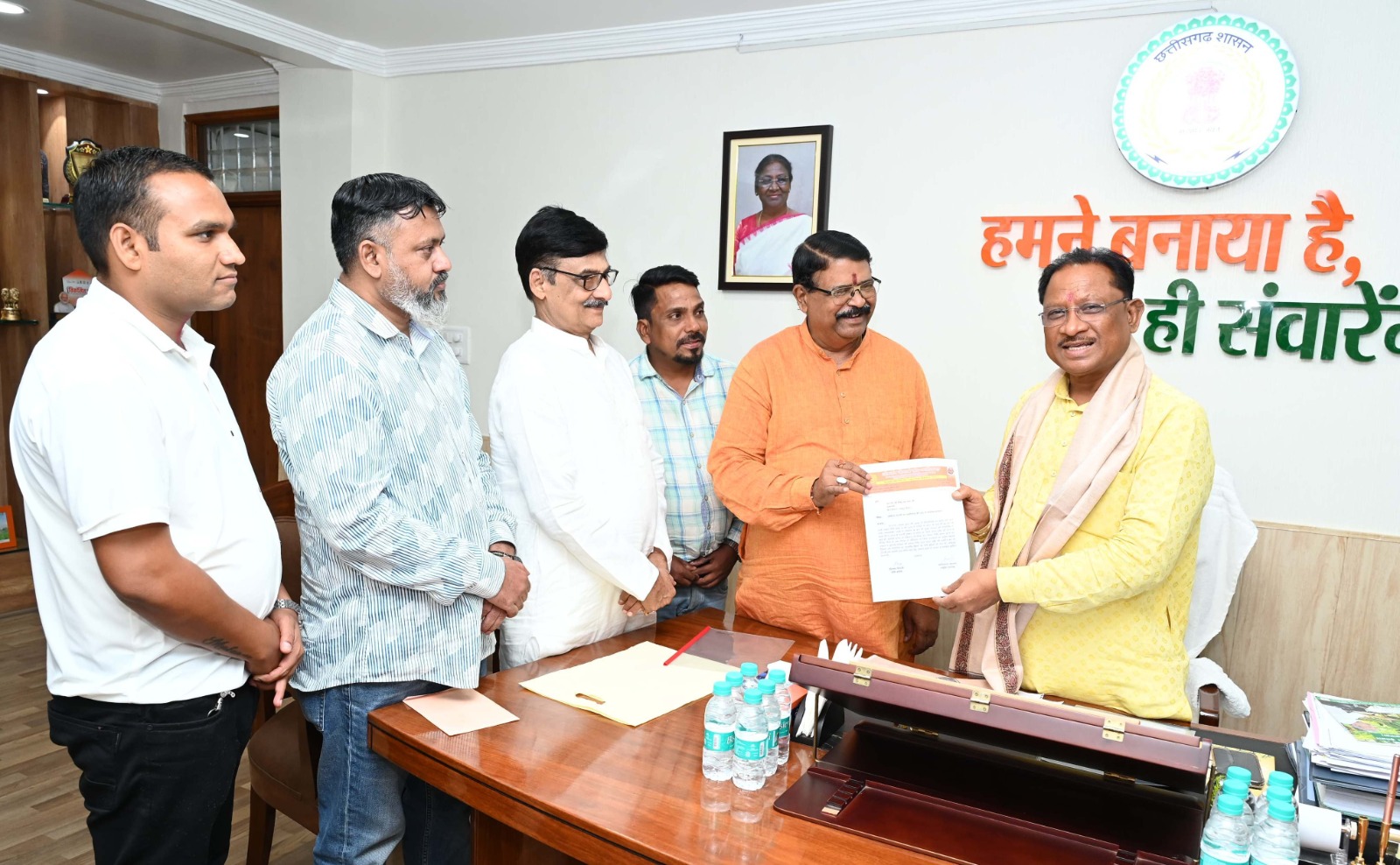 मुख्यमंत्री श्री साय से मुलाकात कर लोकतंत्र सेनानियों ने सम्मान निधि बहाल करने के लिए आभार व्यक्त किया मुख्यमंत्री श्री साय से मुलाकात कर लोकतंत्र सेनानियों ने सम्मान निधि बहाल करने के लिए आभार व्यक्त किया