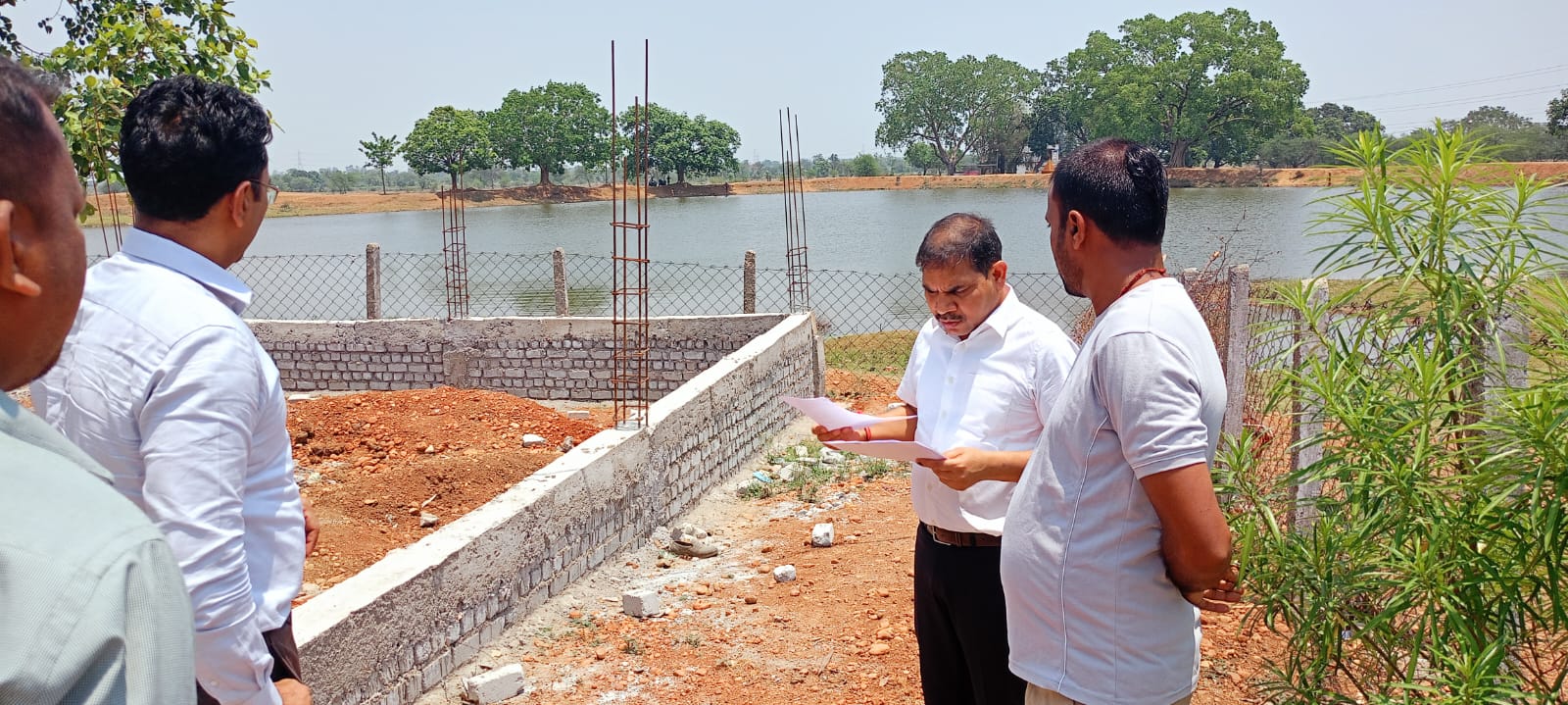 पंचायत एवं ग्रामीण विकास के सचिव राजेश राणा ने भरनी का दौरा कर किया विकास कार्यों का निरीक्षण पंचायत एवं ग्रामीण विकास के सचिव राजेश राणा ने भरनी का दौरा कर किया विकास कार्यों का निरीक्षण