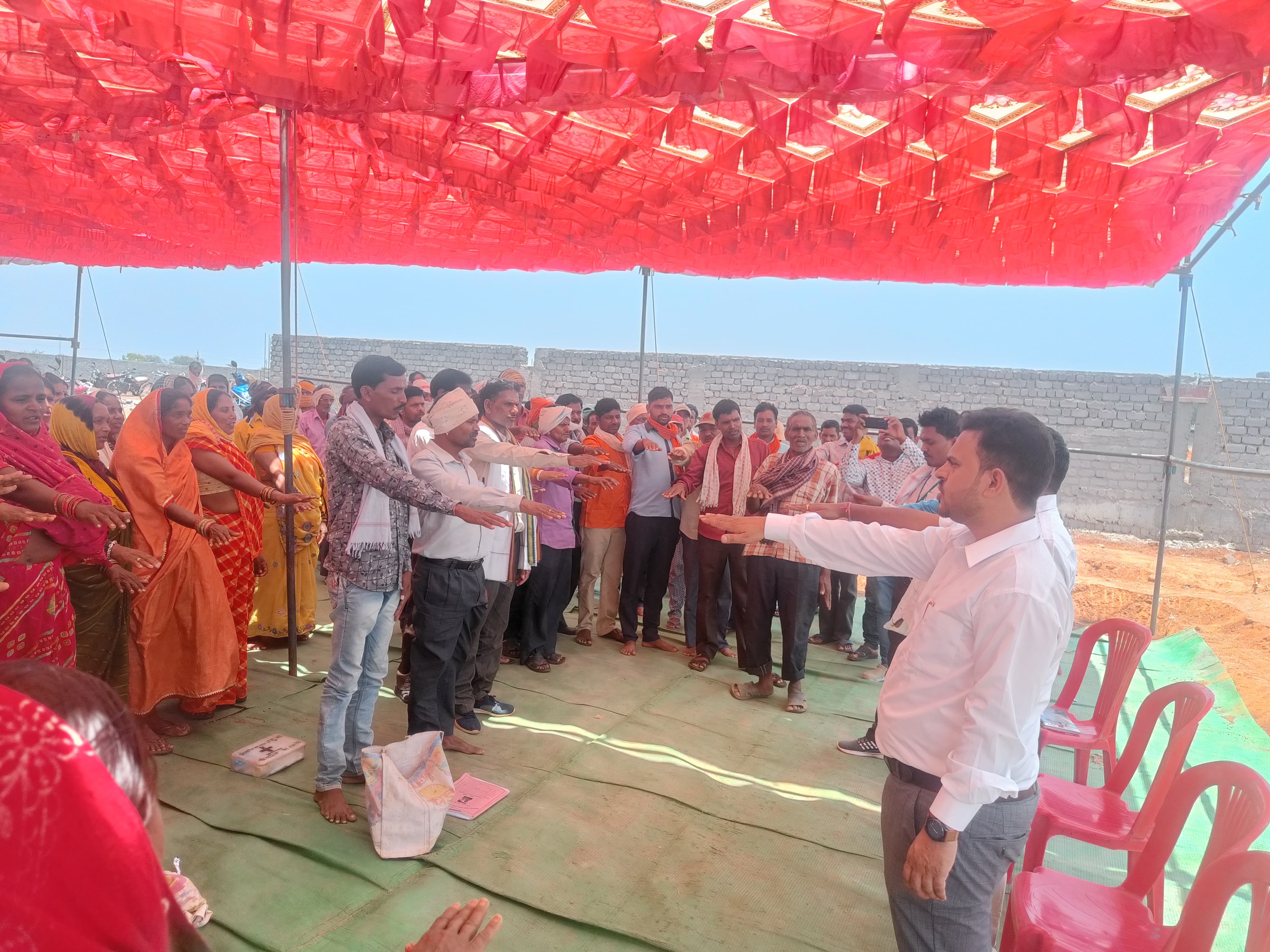 जल संरक्षण जागरूकता अभियान अंतर्गत ग्रामीणों ने ली जल संरक्षण की शपथ जल संरक्षण जागरूकता अभियान अंतर्गत ग्रामीणों ने ली जल संरक्षण की शपथ