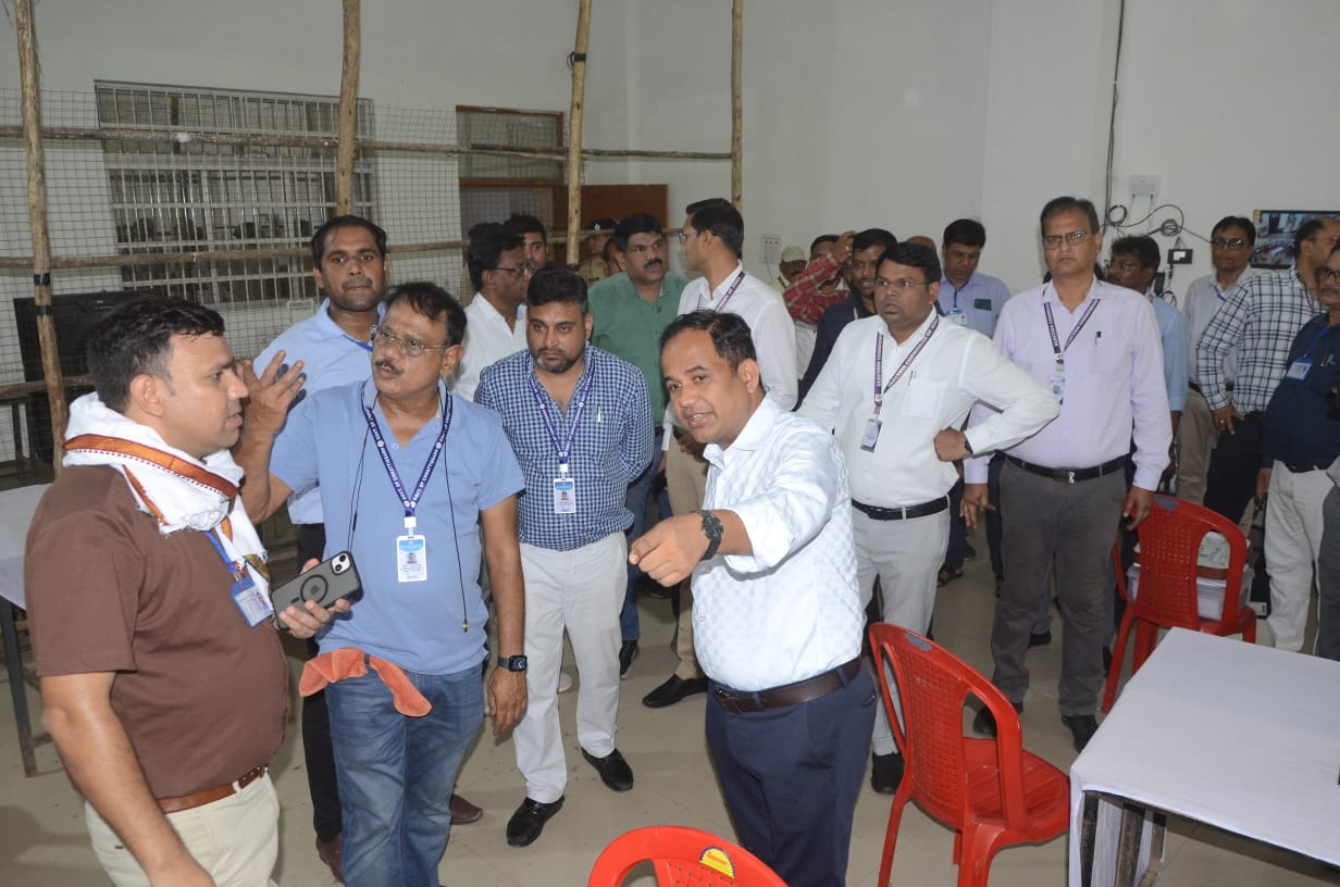 कलेक्टर ने किया मतगणना स्थल का निरीक्षण, दिए आवश्यक निर्देश कलेक्टर ने किया मतगणना स्थल का निरीक्षण, दिए आवश्यक निर्देश