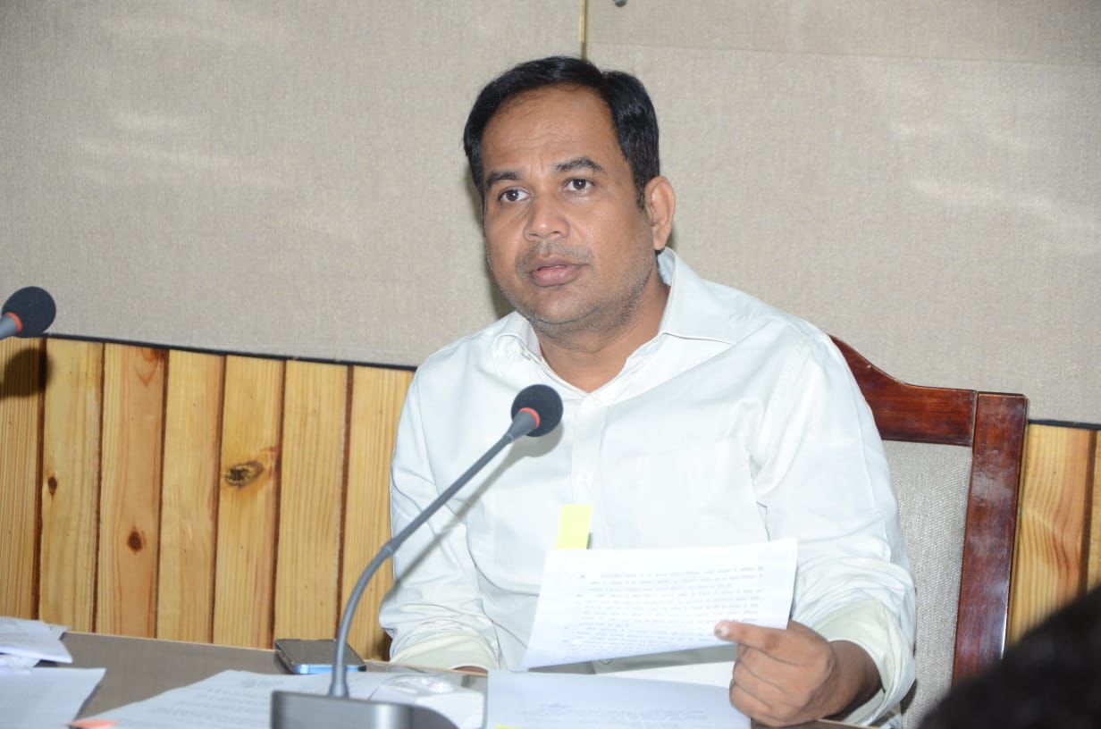 कलेक्टर डॉ. गौरव सिंह ने राजस्व विभाग के कार्यों की समीक्षा की कलेक्टर डॉ. गौरव सिंह ने राजस्व विभाग के कार्यों की समीक्षा की