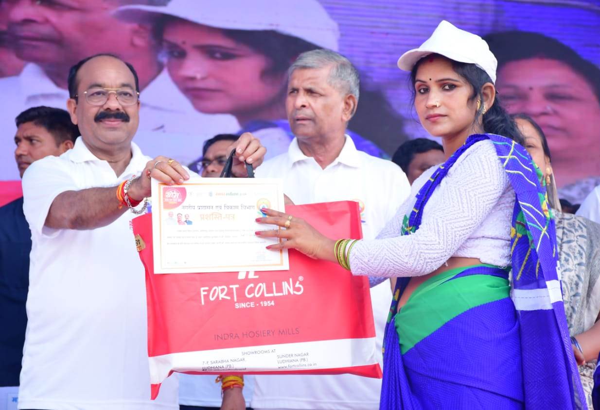 शरीर व मन को स्वस्थ रखने के लिए सर्वाेत्तम उपाय है योग: उपमुख्यमंत्री श्री साव शरीर व मन को स्वस्थ रखने के लिए सर्वाेत्तम उपाय है योग: उपमुख्यमंत्री श्री साव