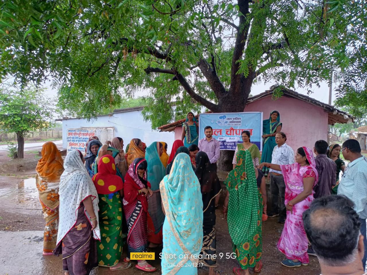 ग्रामीणों को दिलाई गई “कैच द रैन 2024” की शपथ ग्रामीणों को दिलाई गई “कैच द रैन 2024” की शपथ