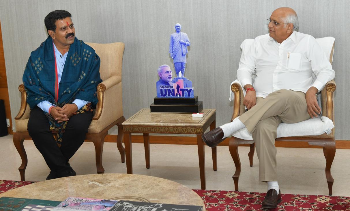 उपमुख्यमंत्री विजय शर्मा ने गुजरात के मुख्यमंत्री भूपेंद्र पटेल से की मुलाकात उपमुख्यमंत्री विजय शर्मा ने गुजरात के मुख्यमंत्री भूपेंद्र पटेल से की मुलाकात