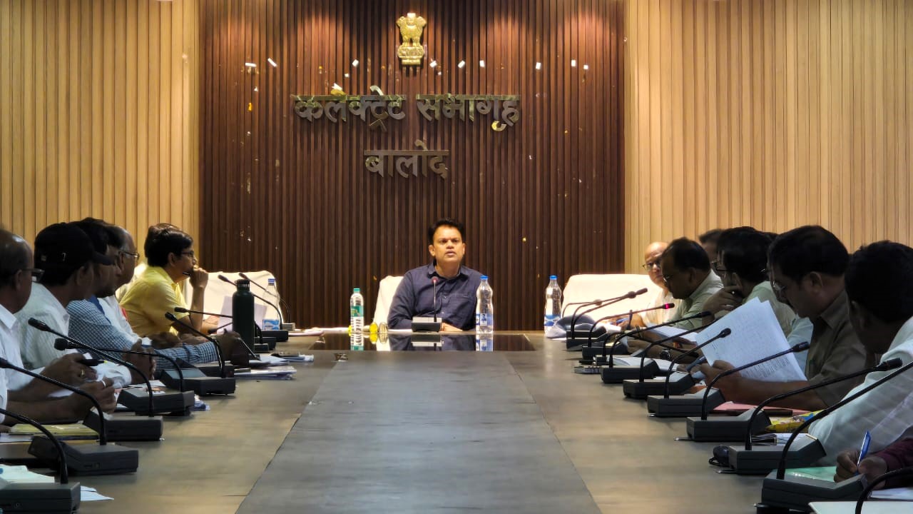 निर्माणाधीन एवं अपूर्ण निर्माण कार्य को शीघ्र पूरा करें: कलेक्टर चन्द्रवाल निर्माणाधीन एवं अपूर्ण निर्माण कार्य को शीघ्र पूरा करें: कलेक्टर चन्द्रवाल