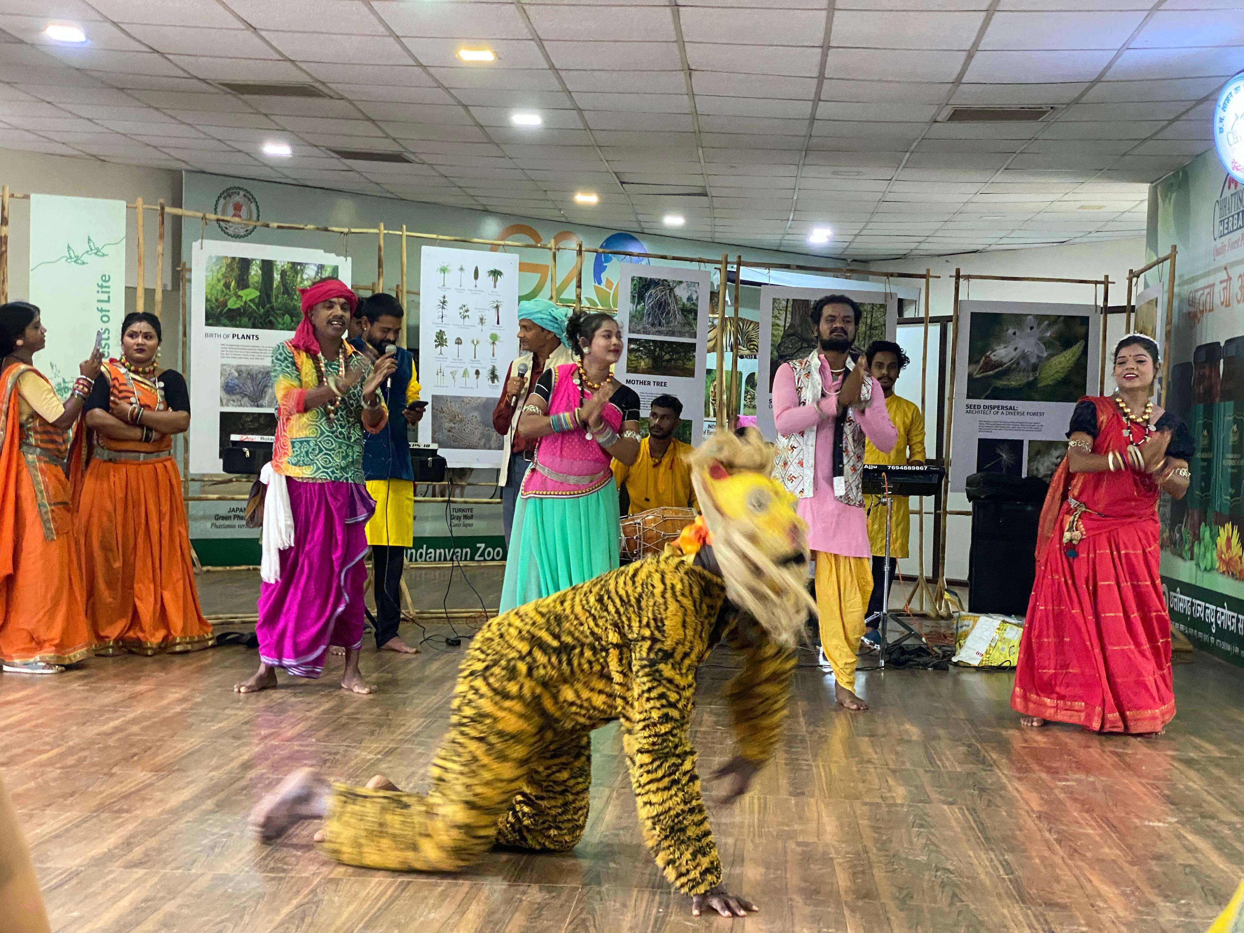 जंगल सफारी में हुआ फोटोग्राफर्स मीट और "नुक्कड़ नाटक" का आयोजन जंगल सफारी में हुआ फोटोग्राफर्स मीट और "नुक्कड़ नाटक" का आयोजन