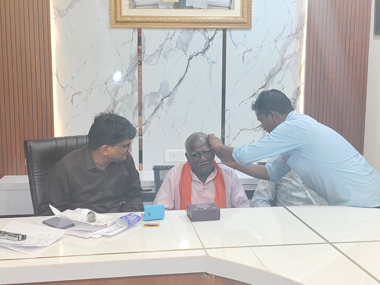 सीएम कैंप कार्यालय बगिया से महादेव को मिला श्रवण यंत्र, खुश होकर बुजुर्ग ने कहा अब वह हर रविवार सुनेगा "मन की बात" सीएम कैंप कार्यालय बगिया से महादेव को मिला श्रवण यंत्र, खुश होकर बुजुर्ग ने कहा अब वह हर रविवार सुनेगा "मन की बात"