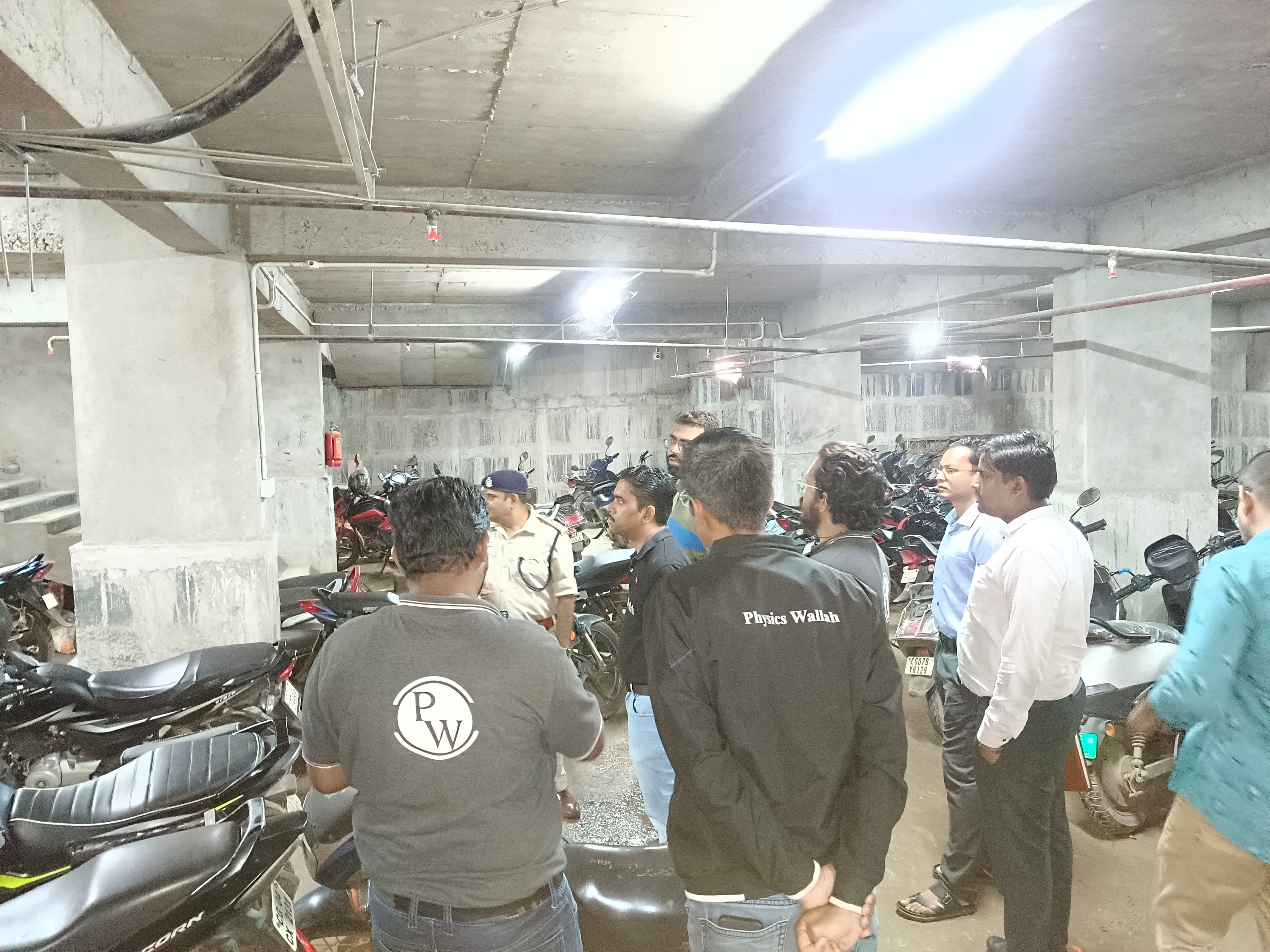 कलेक्टर द्वारा कोचिंग संस्थानों के निरीक्षण हेतु टीम गठित कलेक्टर द्वारा कोचिंग संस्थानों के निरीक्षण हेतु टीम गठित