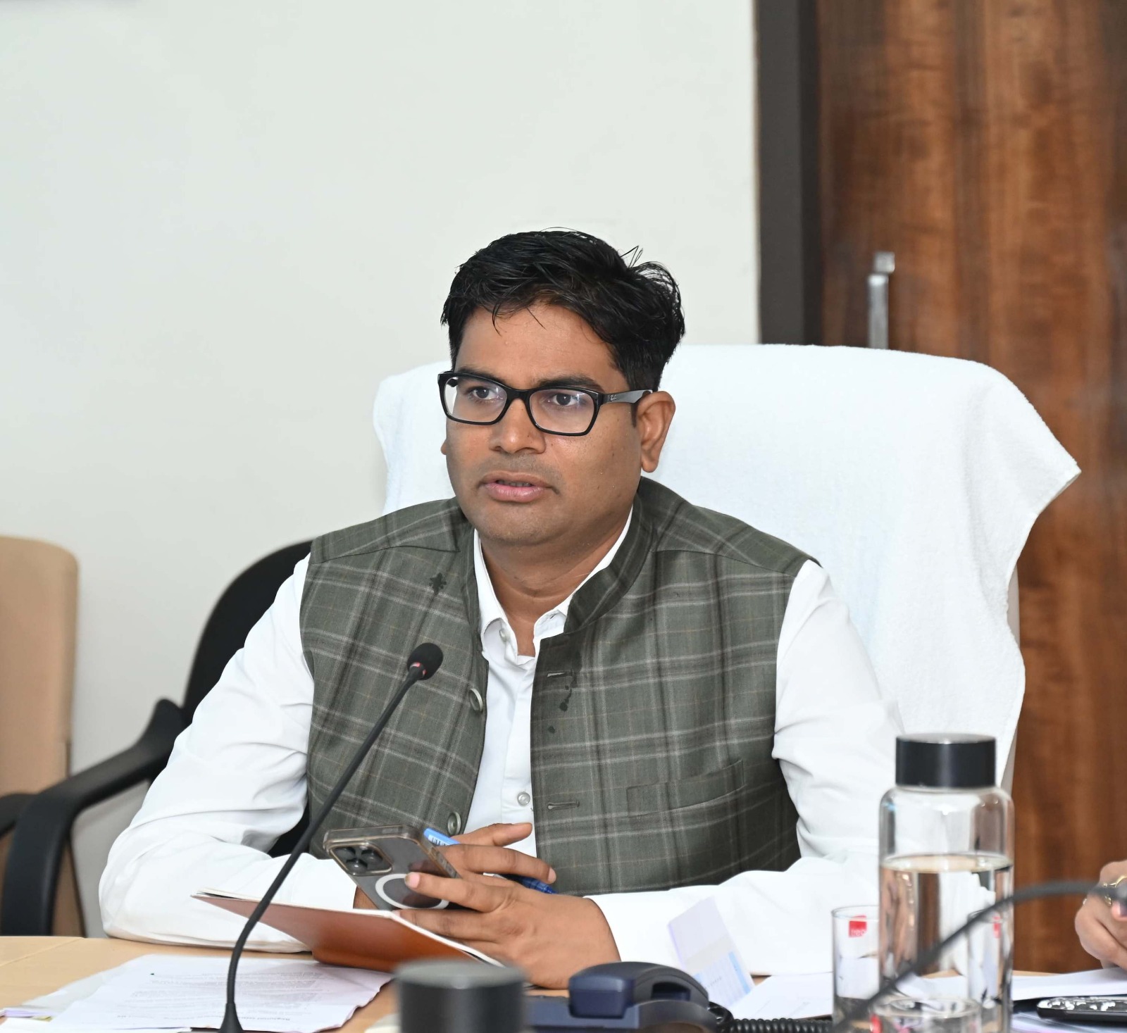 मंत्री ओ.पी. चौधरी ने ली छत्तीसगढ़ पर्यावरण संरक्षण मंडल के क्षेत्रीय अधिकारियों की समीक्षा बैठक मंत्री ओ.पी. चौधरी ने ली छत्तीसगढ़ पर्यावरण संरक्षण मंडल के क्षेत्रीय अधिकारियों की समीक्षा बैठक