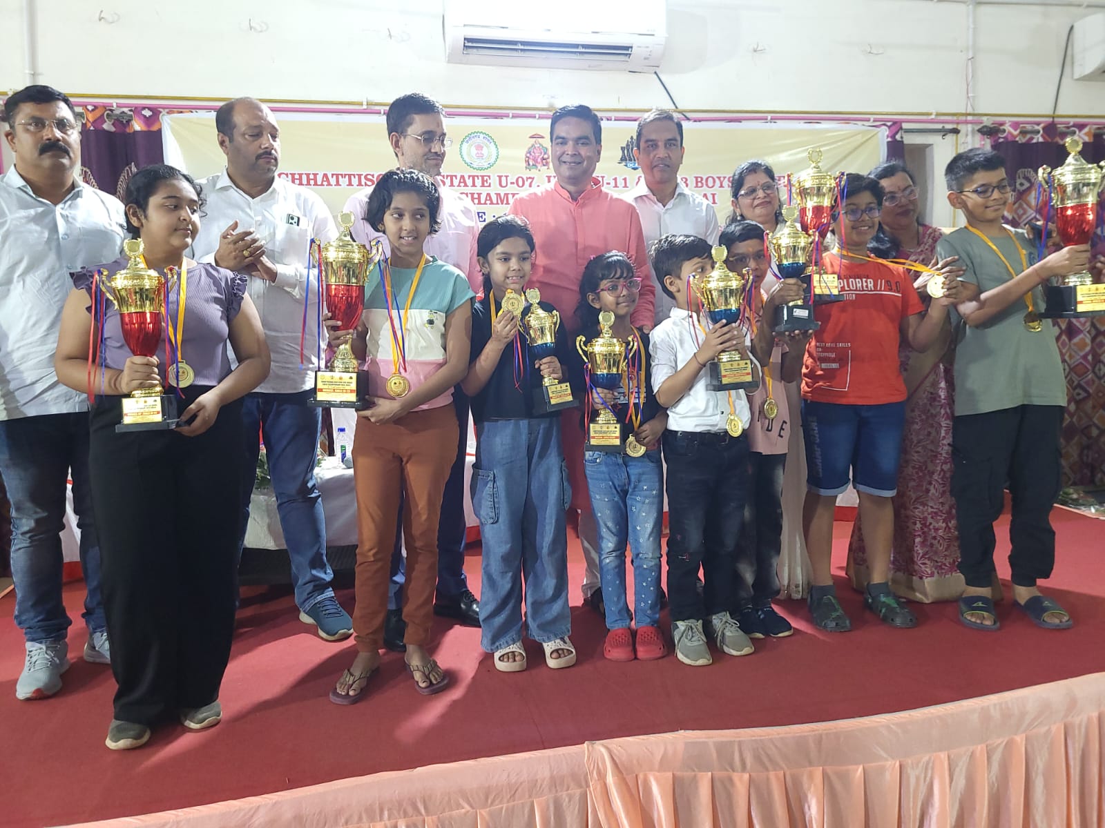 राज्य स्तरीय अंडर 7 एवं अंडर 11 चयन प्रतियोगिताओं में रायपुर के खिलाड़ियों ने फहराया जीत का परचम राज्य स्तरीय अंडर 7 एवं अंडर 11 चयन प्रतियोगिताओं में रायपुर के खिलाड़ियों ने फहराया जीत का परचम