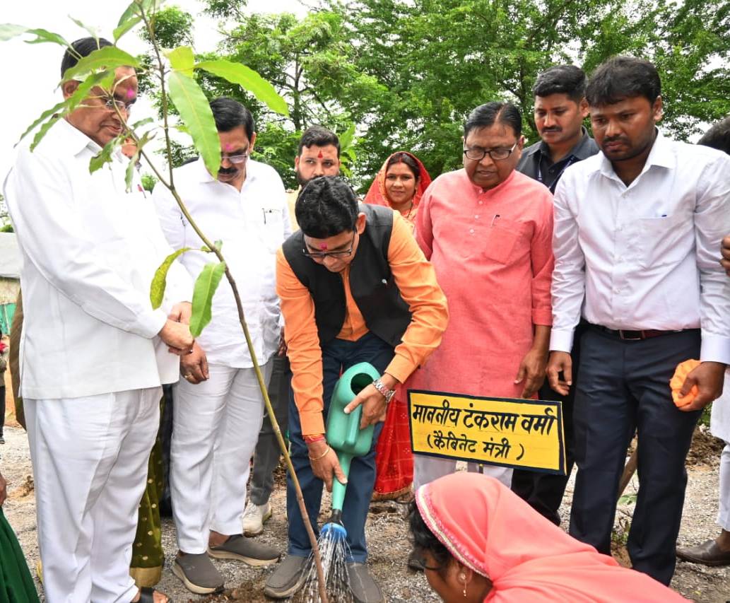 पहली त्यौहार हरेली लेकर आता है हरियाली और समृद्धि का संदेश- राजस्व मंत्री श्री वर्मा पहली त्यौहार हरेली लेकर आता है हरियाली और समृद्धि का संदेश- राजस्व मंत्री श्री वर्मा