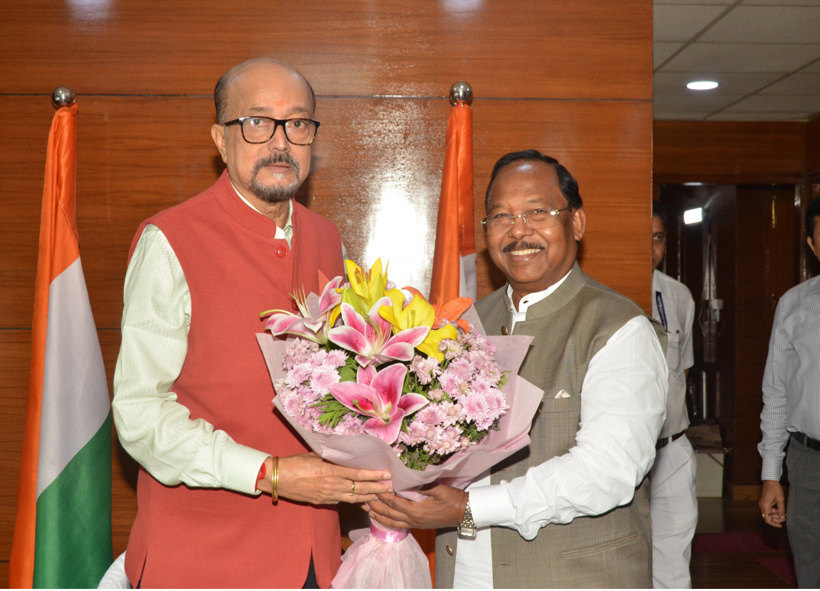 कृषि मंत्री नेताम ने राज्यपाल रमेन डेका से दिल्ली में की सौजन्य मुलाकात कृषि मंत्री नेताम ने राज्यपाल रमेन डेका से दिल्ली में की सौजन्य मुलाकात