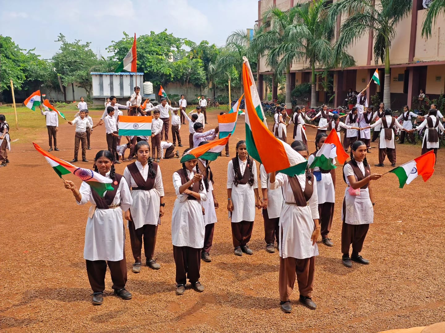 बालोद जिले में तिरंगा यात्रा, रैली, कॉन्सर्ट्स एवं विभिन्न गतिविधियों का हो रहा आयोजन बालोद जिले में तिरंगा यात्रा, रैली, कॉन्सर्ट्स एवं विभिन्न गतिविधियों का हो रहा आयोजन