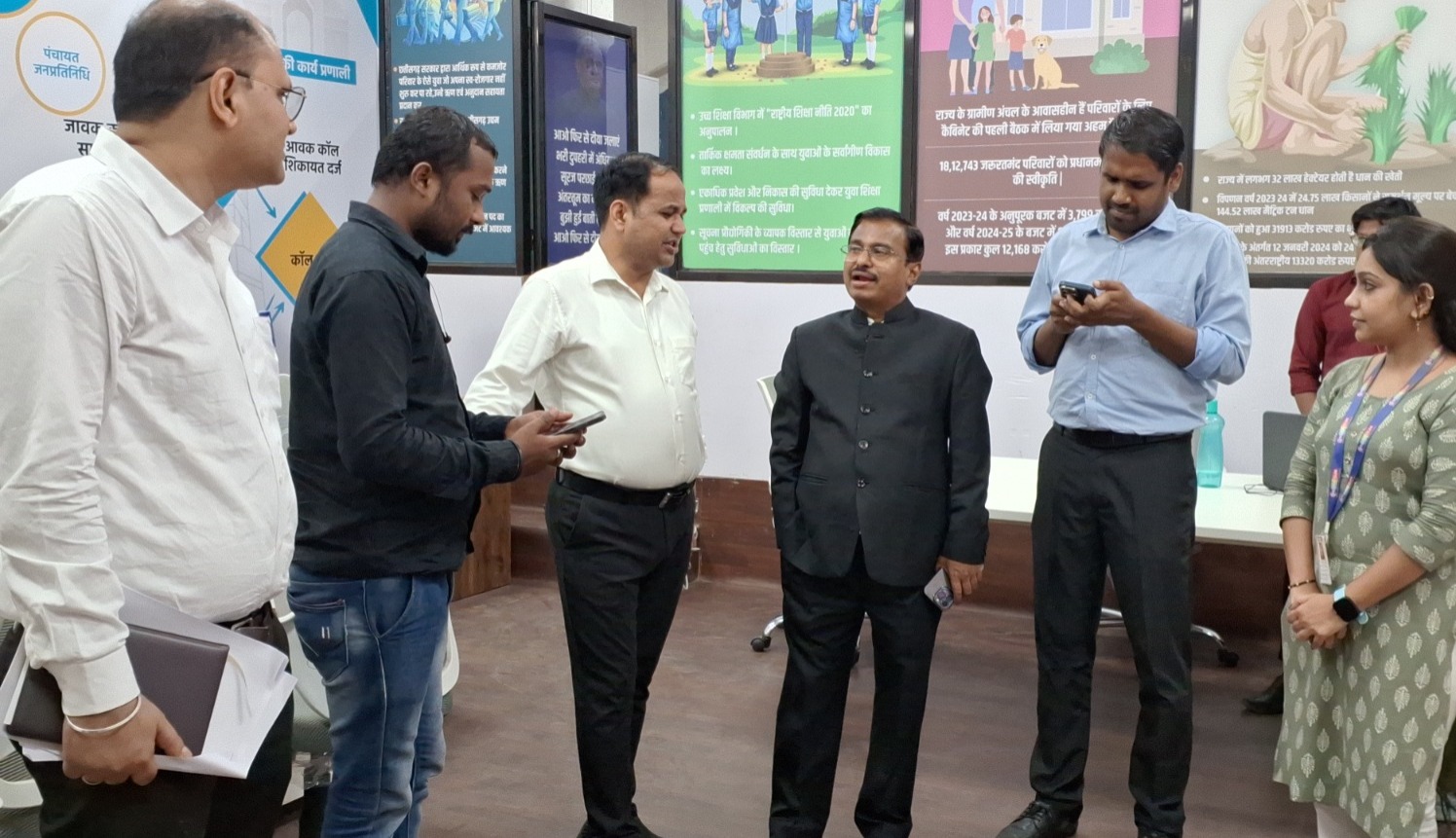 संभागायुक्त कावरे ने किया जन समस्या निवारण कॉल सेंटर का अवलोकन संभागायुक्त कावरे ने किया जन समस्या निवारण कॉल सेंटर का अवलोकन