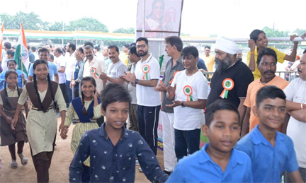 विधायक सिन्हा ने तिरंगा प्रतिज्ञा की दिलाई शपथ विधायक सिन्हा ने तिरंगा प्रतिज्ञा की दिलाई शपथ